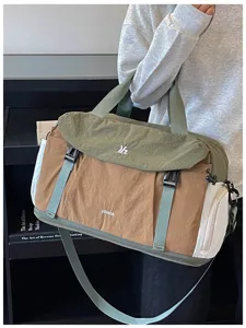 Borsa da palestra espandibile di grande capacita, vista dettaglio della borsa da viaggio.