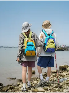 Color-block outdoor travel backpack, lightweight hiking rucksack for men and women.