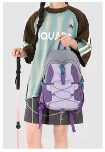 Leichter Outdoor-Wanderrucksack mit Farbkombination und grossem Fassungsvermoegen für Reisen.