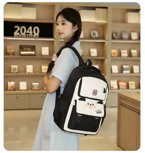 Grand sac à dos étudiant bicolore avec joli visage d'ours et plusieurs compartiments.