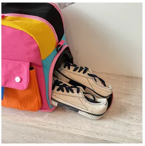 Kleurrijke reistas duffle bag met apart schoenenvak voor korte reizen en fitness.