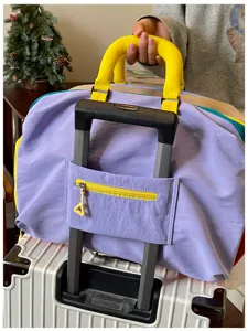 Borsa da viaggio con fascia per valigia, borsone weekend leggero e colorato per donna uomo
