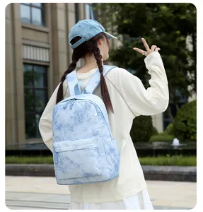 Sac à dos léger avec motif d'étoiles et dégradé de couleur, parfait pour l'école et les loisirs.