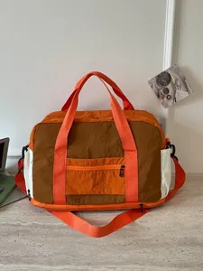 Borsa da viaggio sportiva estensibile grande capacita vista frontale principale.