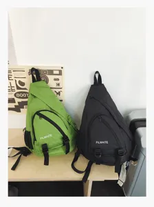 Casual schoudertas rugzak driehoek borsttas voor studenten outdoor sport reizen en dagelijks.