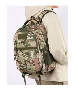 Detailansicht des multifunktionalen Outdoor Taktischen Rucksacks mit grossem Stauraum im Camo.