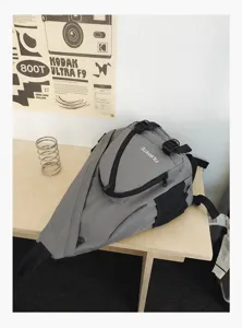 Grijze tactische sling rugzak, grote capaciteit fietsen messenger tas voor sport.