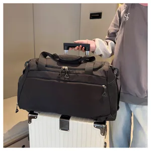 Grand sac de voyage noir avec compartiment à chaussures pour le sport et le fitness