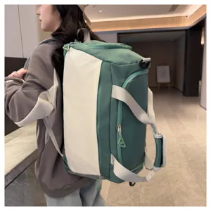 Grand sac à dos de voyage multifonctionnel en vert et blanc, design élégant pour le quotidien.