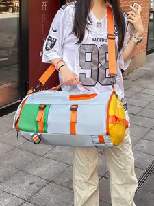 Grand sac de sport colorblock pour les voyages, la salle de sport et le plein air.