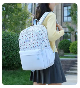 Sac à dos d'étudiant décontracté avec motif d'ours et de cerises, grande capacité pratique.