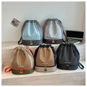 Multifunktionaler Kordelzug-Rucksack mit Nass-Trocken-Trennung, ideal für Sport, Fitness und Yoga.