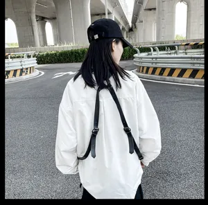 PU Leder Halfter Tasche Streetwear Brusttasche Mode vielseitige Accessoire Detail Ansicht