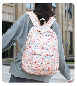 Bloemenpatroon rugzak detail, roze casual schooltas functie, studenten dagelijks gebruik.