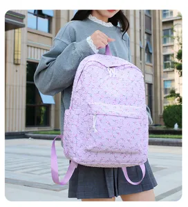 Leuke bloemen rugzak voor tieners, schattige collagestijl schooltas in lichtpaarse kleur.