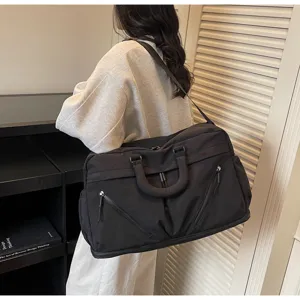 Large capacity black travel duffel bag for women, ideal for short trips, gym and fitness.