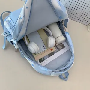 Lichtblauwe rugzak met strikprint binnenkant, grote capaciteit voor schooltas.