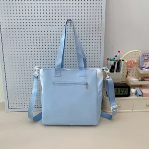 Lichtblauwe canvas shopper veelzijdige schoudertas crossbody tas met ritsvak en handvatten