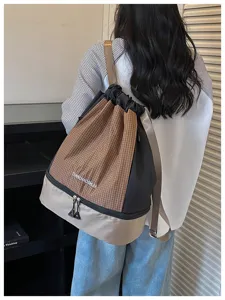 Kordelzug Rucksack mit Karo-Muster und Nass-Trocken-Fach für Fitness Sport Reisen Alltag.