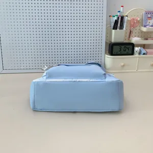 Lichtblauwe schoolrugzak met strikprint voor studenten, grote casual laptop reistas voor reizen.