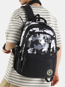 Casual camouflage backpack for students, large capacity computer school bag and travel daypack.