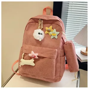 Zaino da studente in velluto a coste rosa con ciondoli in peluche e astuccio carino