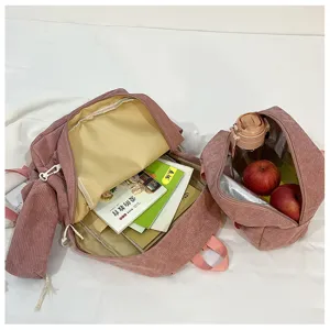 Set di zaini in corda da tre pezzi, vista dettagliata con borsa della scuola e astuccio.