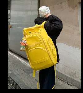 Grand sac à dos de voyage d'extérieur jaune, sac d'école multifonctionnel durable.