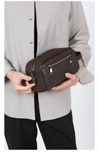 Pochette homme affaires marron foncé cuir grainé trousse voyage avec fermeture éclair.