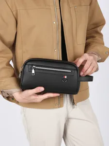 Sac pochette d'affaires homme en cuir noir avec poche zippee et boucle vue principale