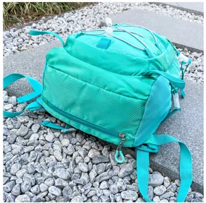 Türkiser Outdoor-Rucksack aus Ripstop-Nylon mit Kordelzug und Vordertaschen-Detail.