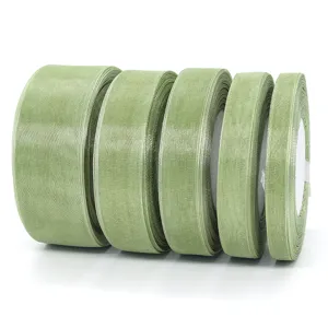 Saliegroene chiffon lint rollen voor geschenkverpakking, bloemendecoratie en knutselen.
