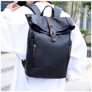 Zwarte PU lederen rol-top rugzak voor heren, grote capaciteit casual reizen laptop schooltas.