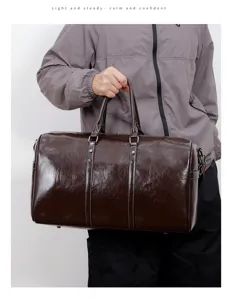 Sac de voyage classique en cuir PU marron foncé pour hommes et femmes, idéal pour le sport.