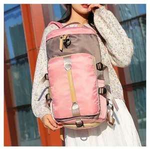 Detailaufnahme des großen wasserdichten Reise-Rucksacks mit Nass-Trocken-Trennung Fach.