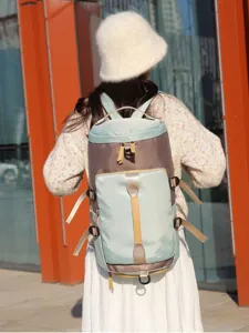 Großer wasserdichter Reise-Rucksack mit mehreren Fächern für Sport, Fitness und Outdoor-Einsatz.