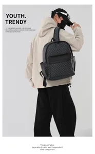 Estilosa mochila para hombre con patrón PU, bolso de viaje informal con separación seco y húmedo.