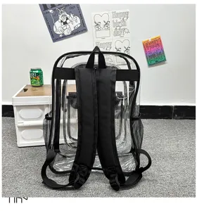 Transparenter PVC Rucksack Detailansicht mit schwarzen Trägern und praktischen Netztaschen.