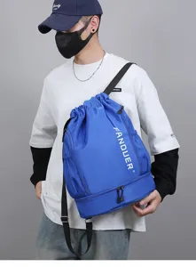 Detailansicht des blauen Oxford Fitness-Rucksacks mit Kordelzug und großem Fassungsvermögen.
