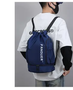 Blauer Sport Turnbeutel mit Schuhfach und NassTrocken Trennung für Fitness und Reisen.