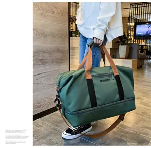 Grand sac de voyage étanche pour homme et femme, sac de sport léger pour le fitness et voyages.
