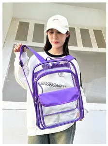 Durchsichtiger PVC Rucksack Detailansicht mit lila Besatz und verstellbaren Schultergurten.
