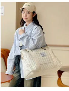 Große gesteppte Reisetasche für Damen, stylische Sport- und Fitnesstasche Umhängetasche.