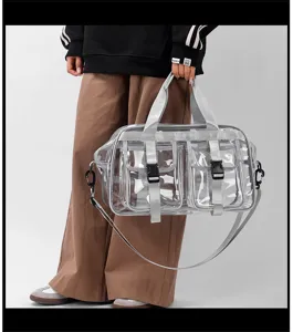 Klarer PVC Reisebeutel mit großer Kapazität, Doppelvortaschen und verstellbarem Gurt.
