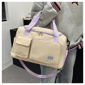Große Nylon Reisedasche mit vielen Fächern und stilvollem Farbblock-Design für Sport.