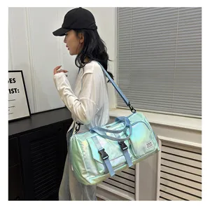 Große holografische Reisetasche mit apart Schuhfach und einer handigen nat-droog scheiding.