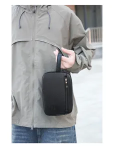 Borsa da toilette da viaggio in pelle PU nera da uomo pochette con cinturino da polso.