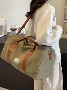 Grote canvas reistas weekender met bruine PU lederen details en handige schouderriem.