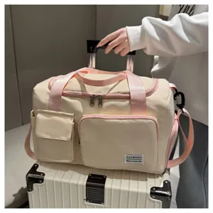 Farbblockierende Reisetasche, große Kapazität Fitness Sporttasche für Reise und Alltag.