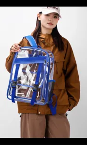 Transparenter PVC Rucksack mit blauen Gurten, große Kapazität Schultasche Detail Ansicht.